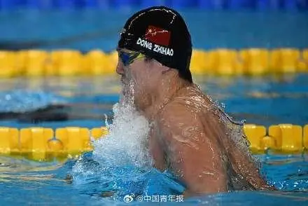 游泳比赛现场热血沸腾，选手瞬间爆发绝技的简单介绍