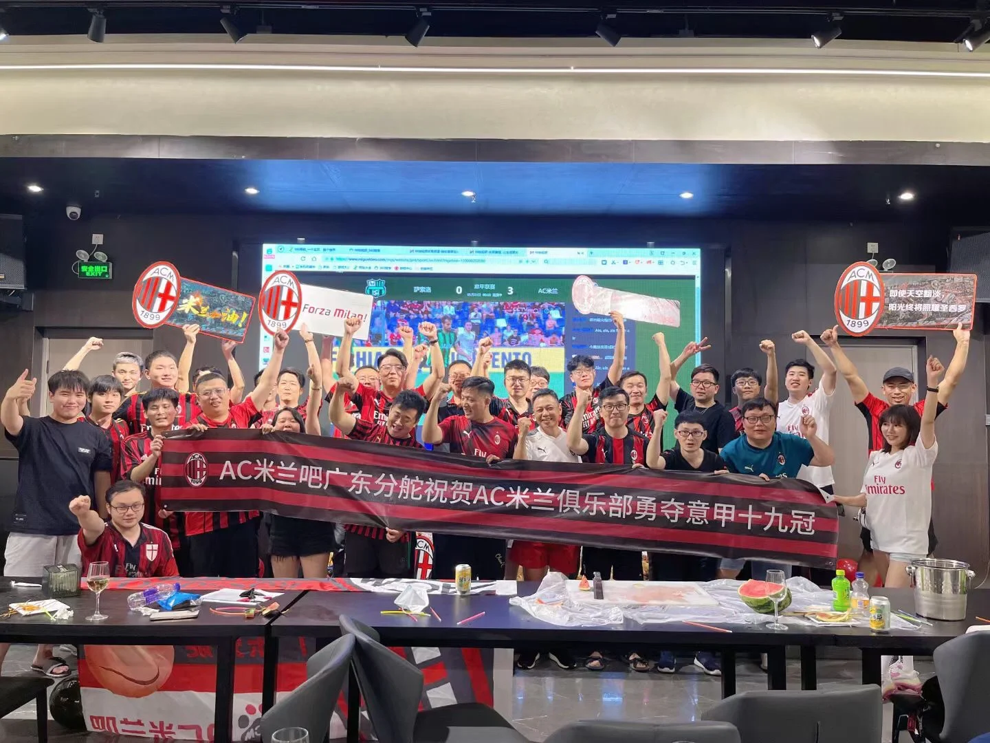 包含欧冠决赛门票开售，球迷抢购火爆的词条