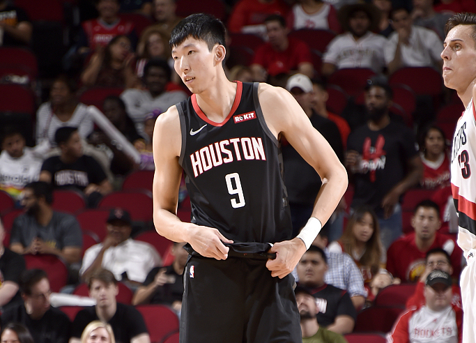 包含篮球战术调整奏效，成功扭转局势的词条