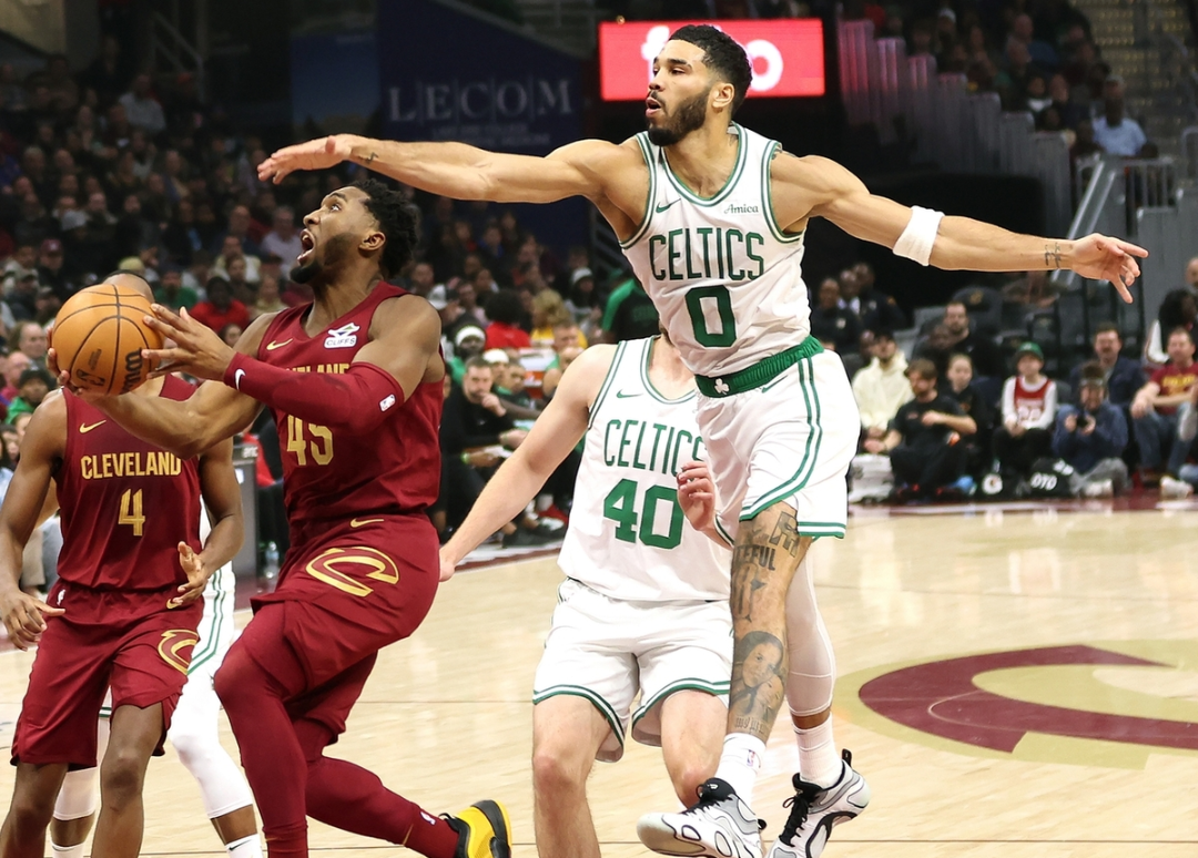 湖人碾压青岛队，塔图姆状态火热