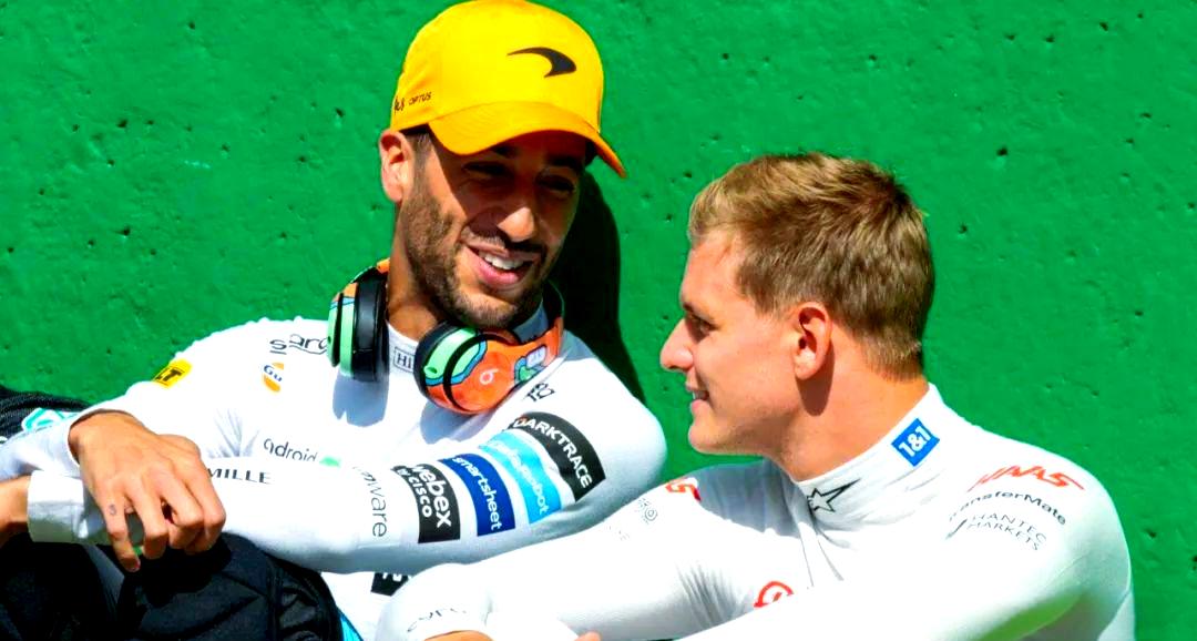 哈斯车队碾压梅赛德斯,汉密尔顿扛起全队 哈斯车队碾压梅赛德斯,汉密尔顿扛起全队