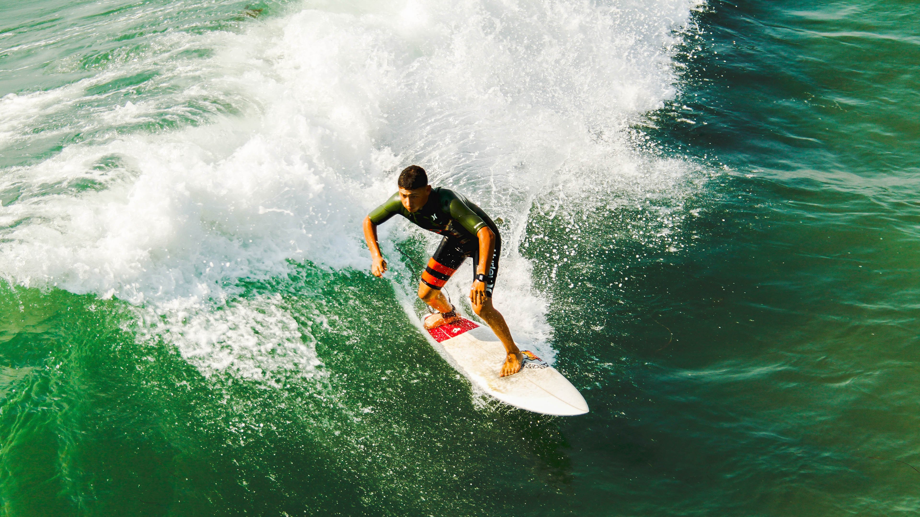 绝境逆袭！乔治39分炸裂表演，老鹰主场力擒76人逃出生天
