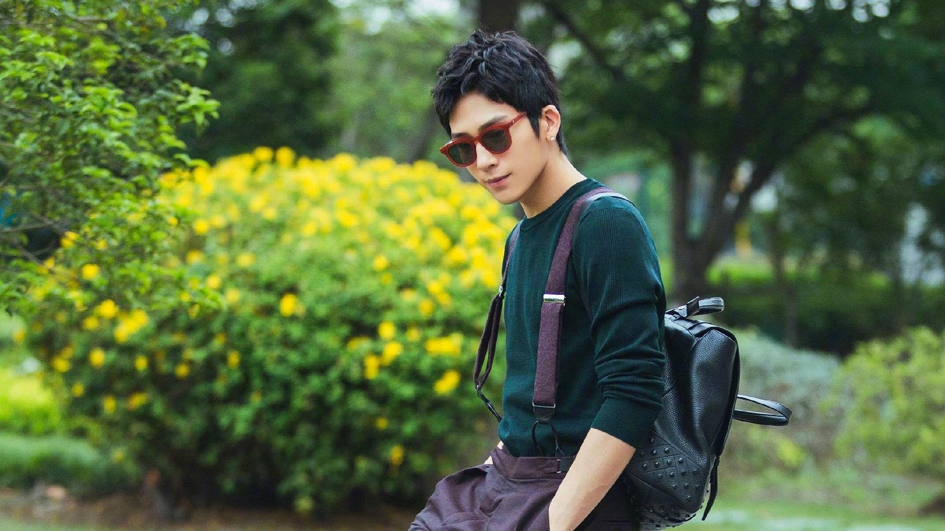 今夜,两个时空的弧光同时划过